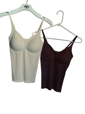 TWO Seamless Scoop-Neck Cami - Shelf Bra-Cream and Brown